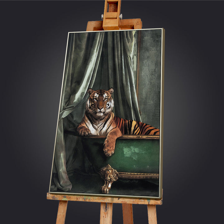 A Quiet Moment in the Jungle – Handveredelter Kunstdruck auf Leinwand
