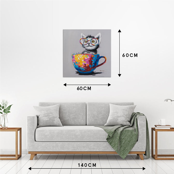 Katze in bunter Tasse