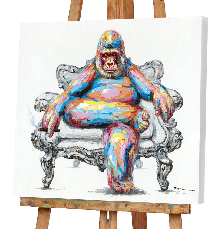 Bunter Gorilla im Sessel