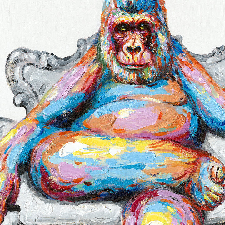 Bunter Gorilla im Sessel