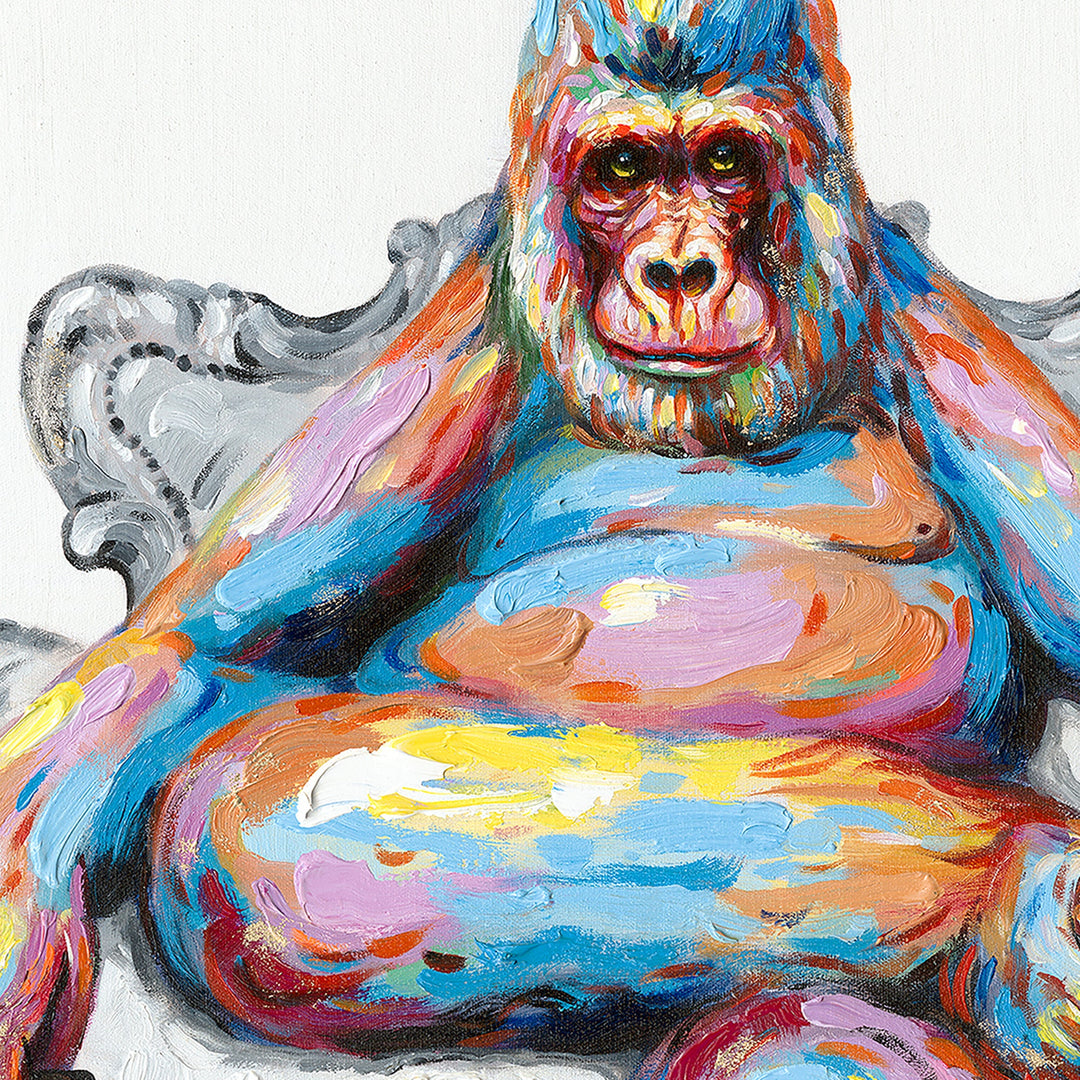 Bunter Gorilla im Sessel