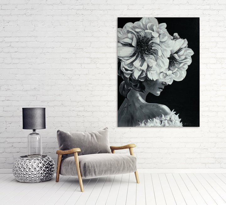 Lady mit Blumen in schwarz weiß