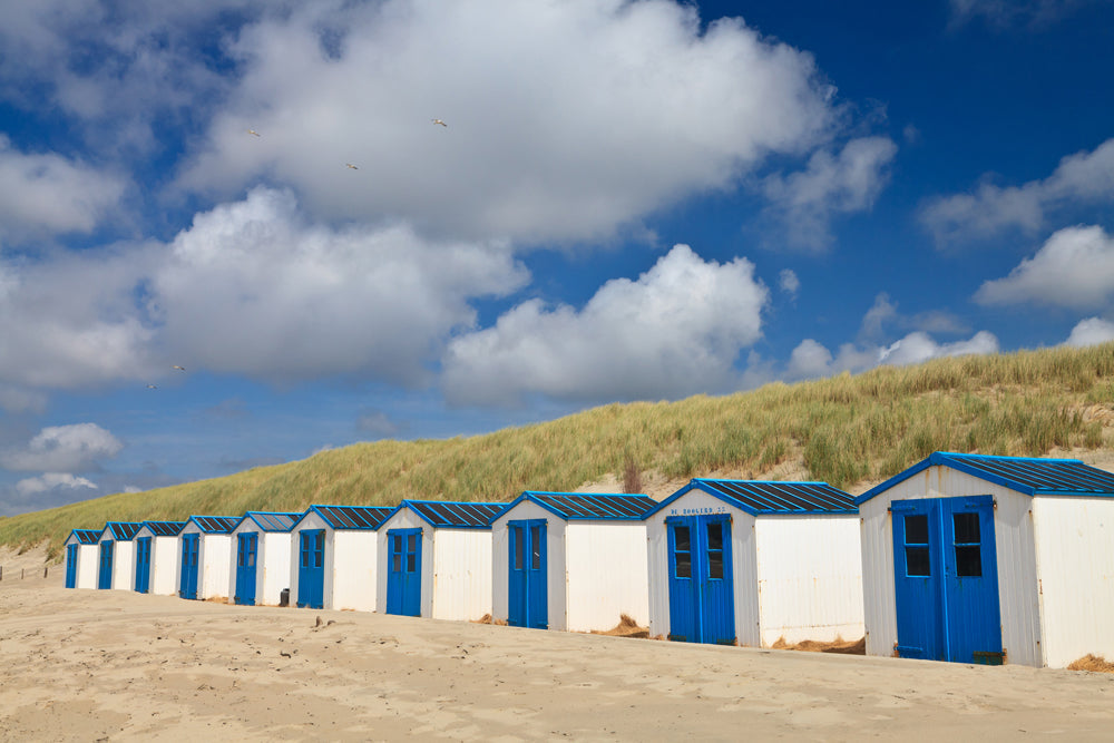 Akustikbild Slim Reihe mit Strandhäusern (80 x 120 cm) – Handveredelter Kunstdruck auf Leinwand