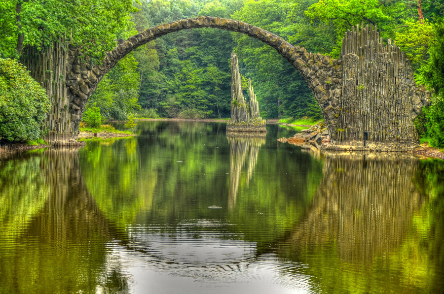 Akustikbild Slim Rakotzbrücke (80 x 120 cm) – Handveredelter Kunstdruck auf Leinwand
