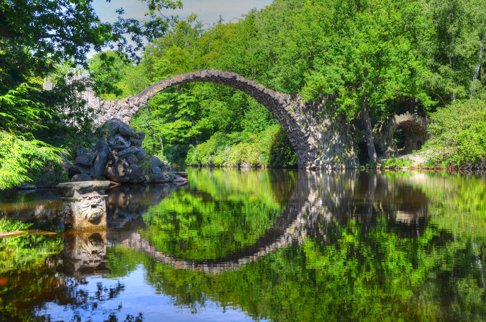 Akustikbild Slim Rakotzbrücke (80 x 120 cm) – Handveredelter Kunstdruck auf Leinwand