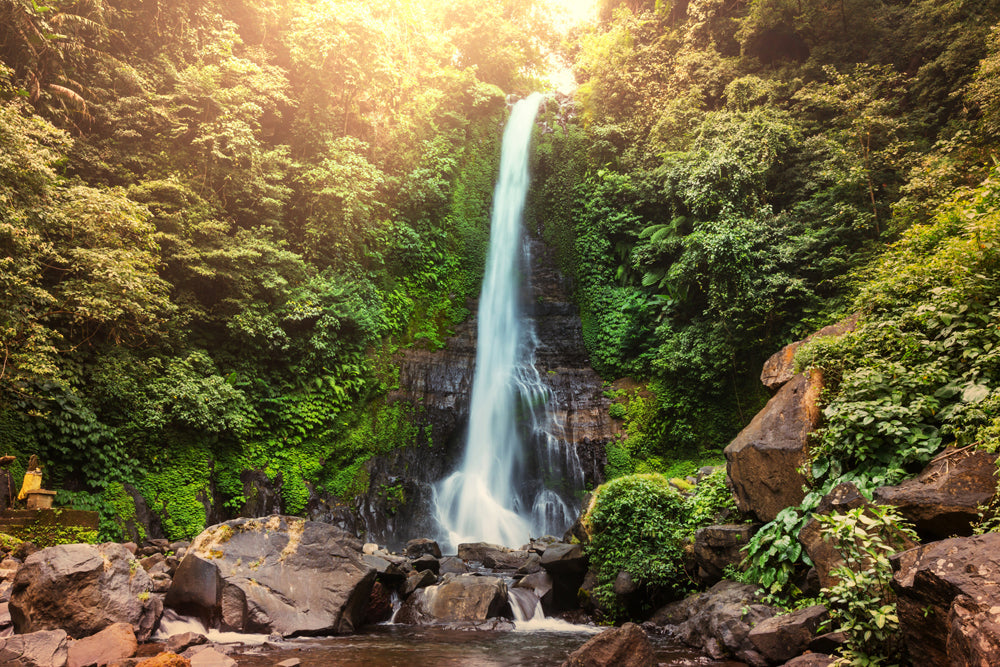 Akustikbild Slim Wasserfall (80 x 120 cm) – Handveredelter Kunstdruck auf Leinwand