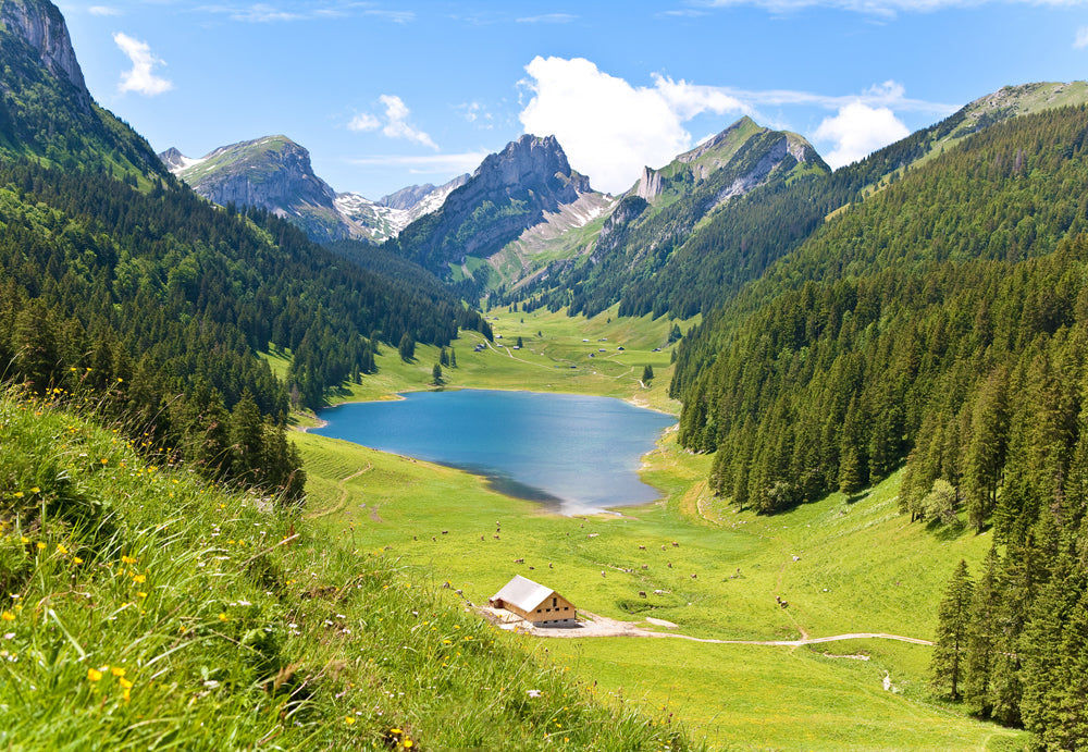 Akustikbild Slim See im Tal zwischen den Bergen (80 x 120 cm) – Handveredelter Kunstdruck auf Leinwand