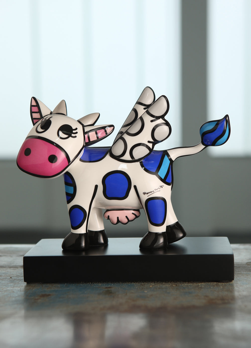 Romero Britto Flying Cow – Goebel