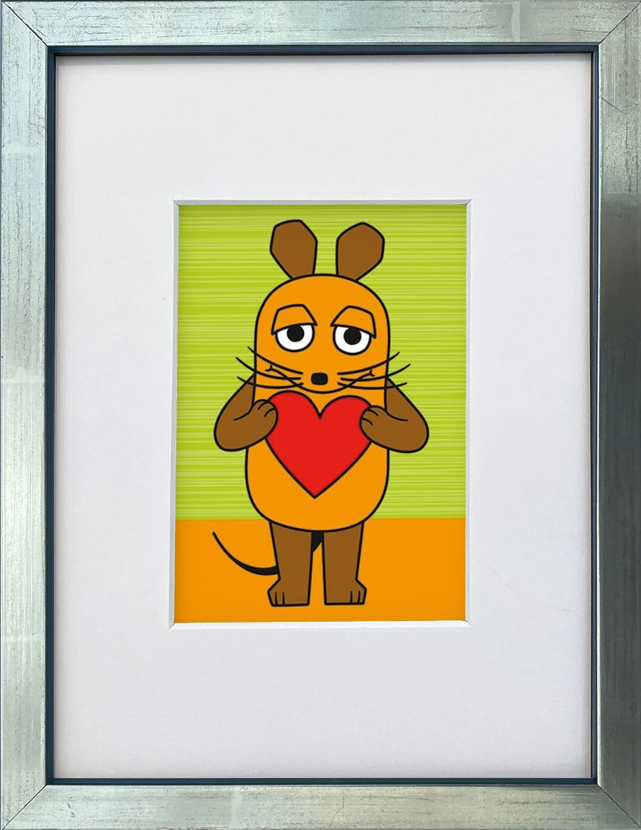 Die Maus „Maus mit Herz“ als gerahmter Miniprint im silbernen Holzrahmen mit Passepartout