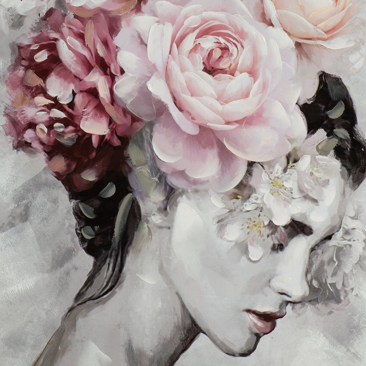 Schönheit mit zarten Blumen im Haar