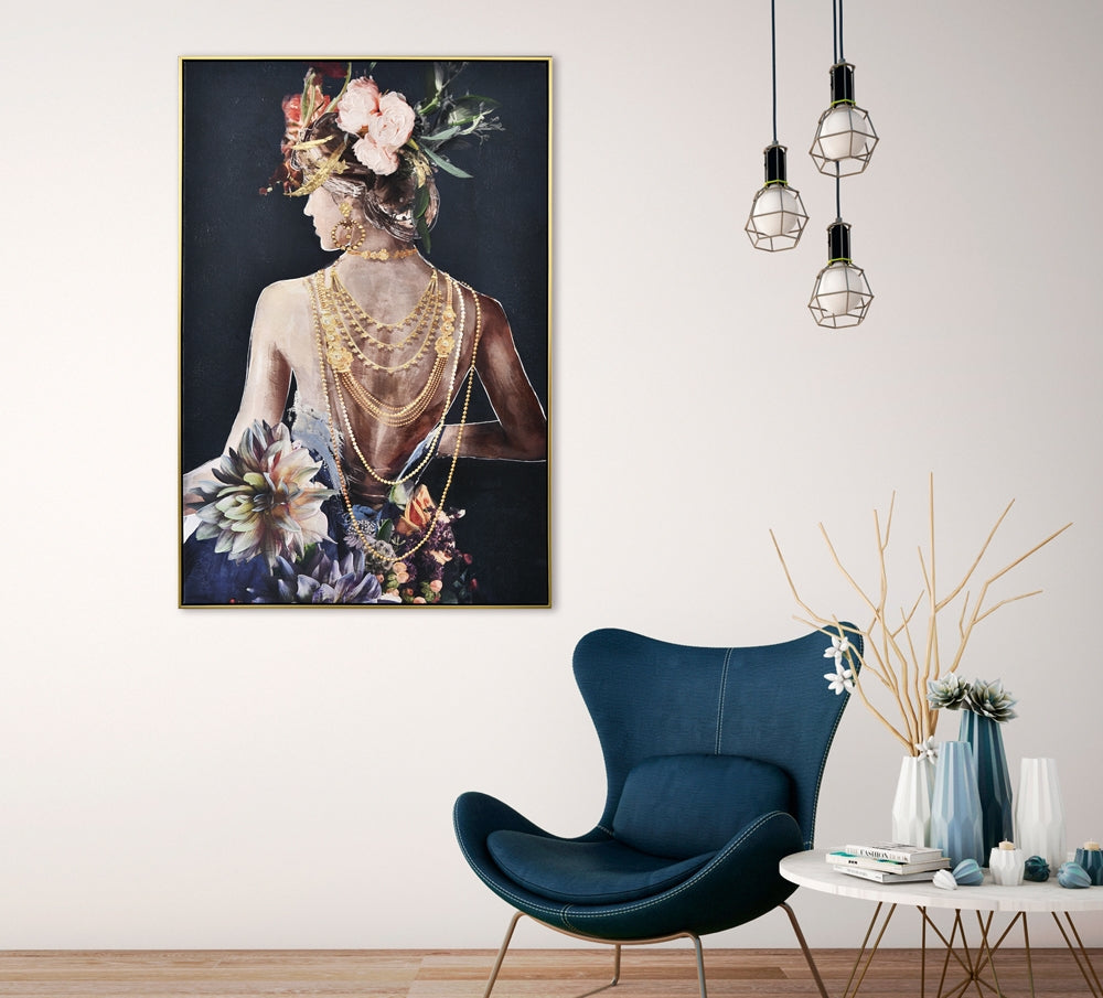 Schöner Rücken mit Goldketten