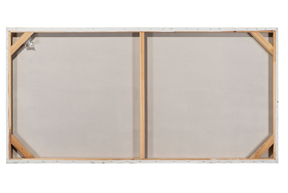 Frau im Sonnenblumenfeld