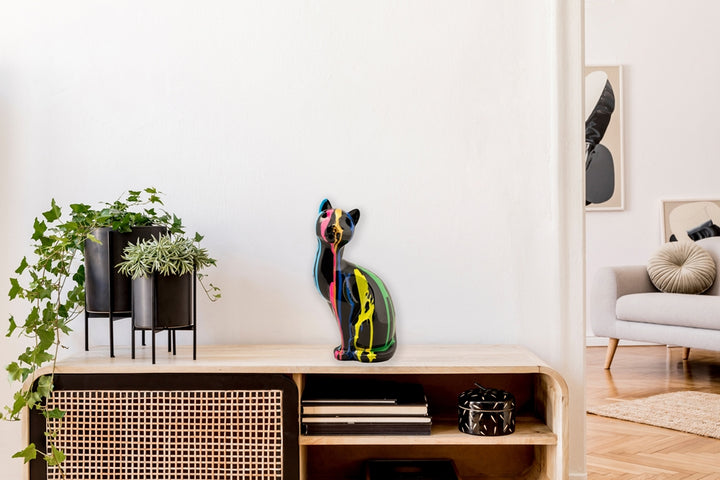 Sitzende bunte Katze II